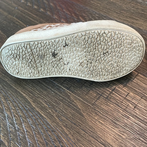 Michael by Michael Kors size 7 baby/toddler gold sneakers -used - Picture 3 of 6